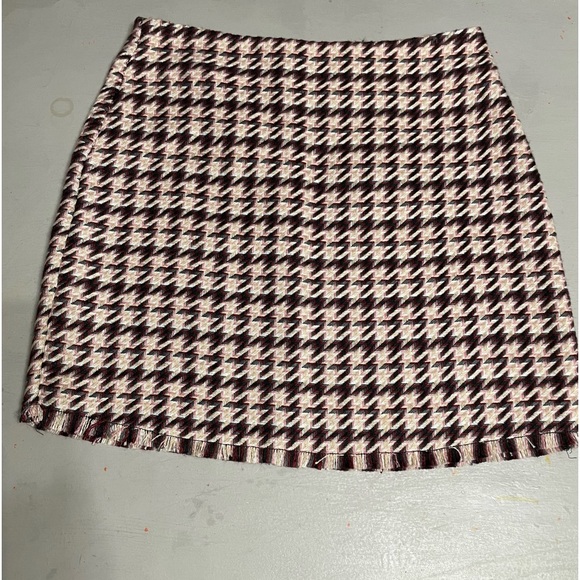BCBG Generation Houndstooth Fringe Mini Skirt Brown, Cranberry, Plum, Cream sz 8 - Picture 4 of 11